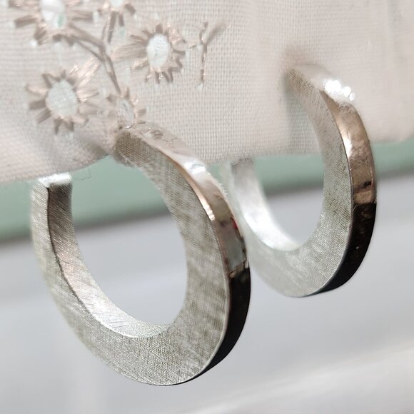 Vintage Avon Silver Toned Crescent Hoop Earrings - Picture 3 of 8